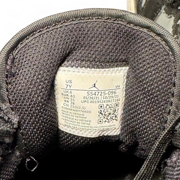 US 7Y Air Jordan 1 Mid “Shadow Red” 554725-096 (Black/Grey) - Picture 5 of 7